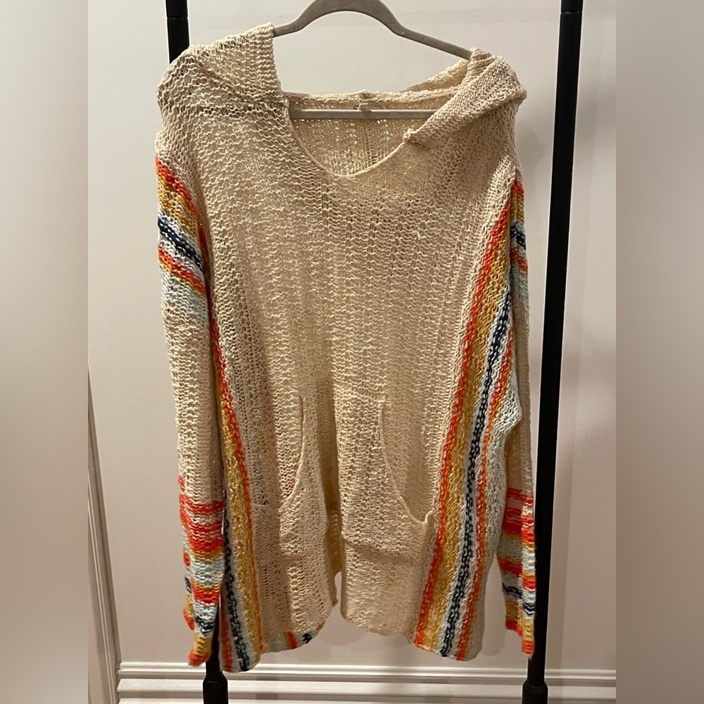 Women’s Easel Hooded Top